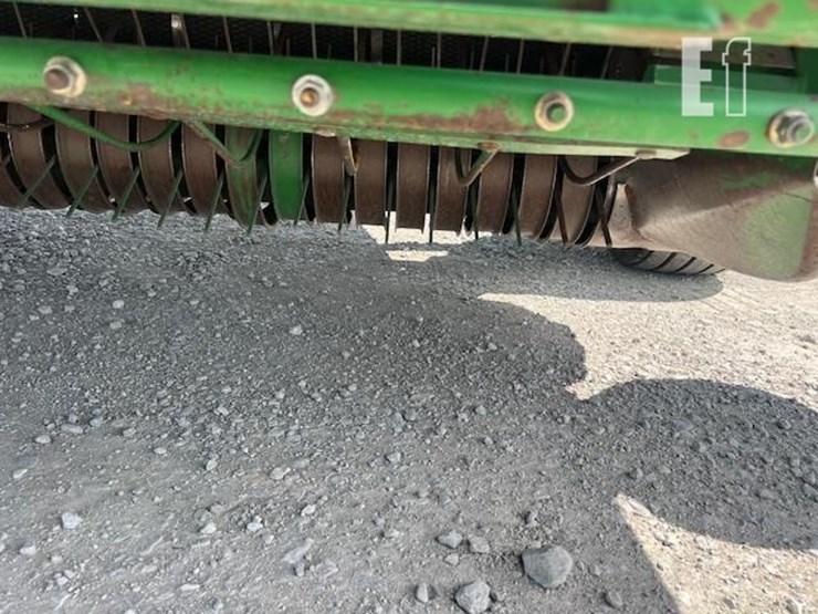 2006-john-deere-567-image-11