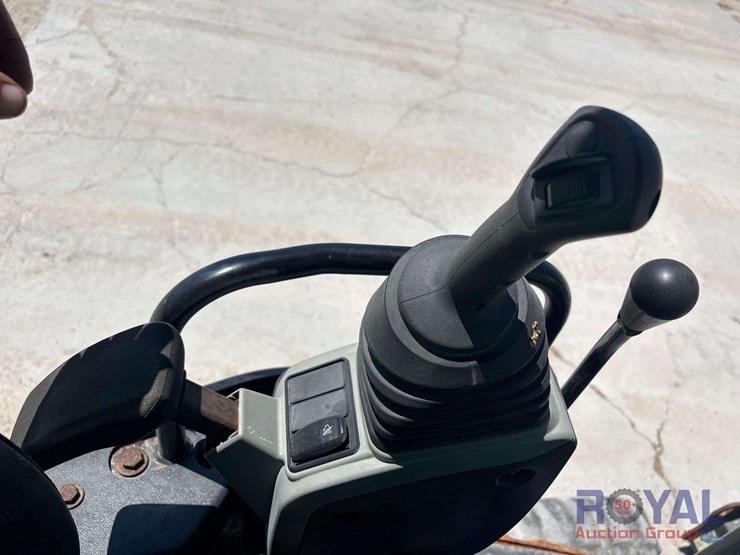 2021-caterpillar-304e2-mini-excavator-image-11