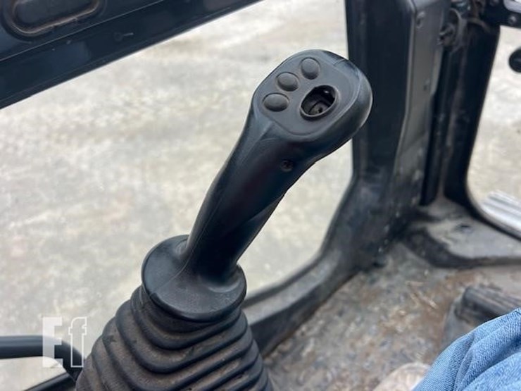 komatsu-pc210-lc-image-34