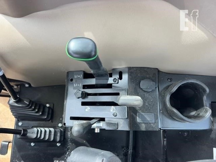 2023-john-deere-5075e-image-32