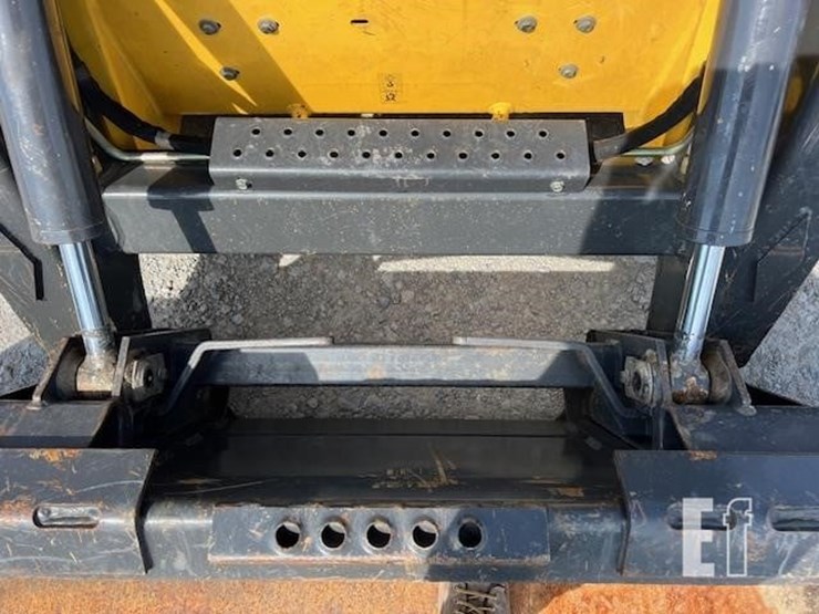 new-holland-l180-image-10