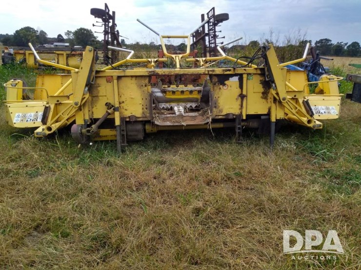 2003-new-holland-600-image-3