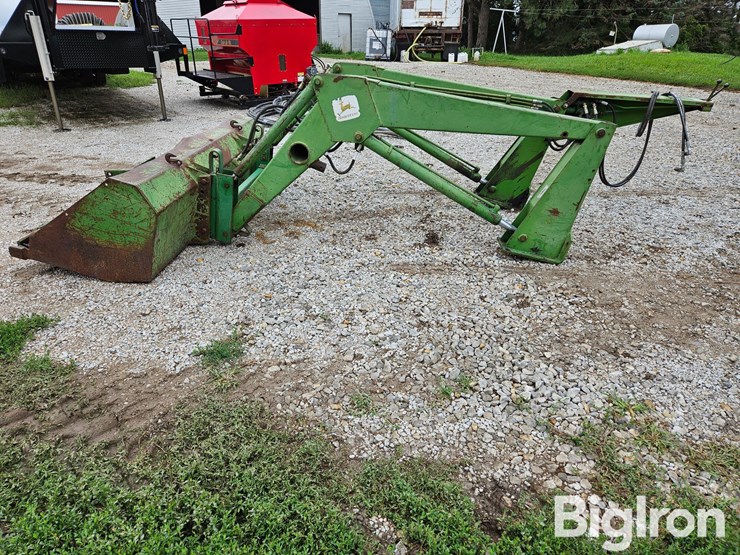 john-deere-148-image-8