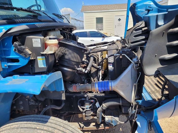 2007-freightliner-m2-106-image-19