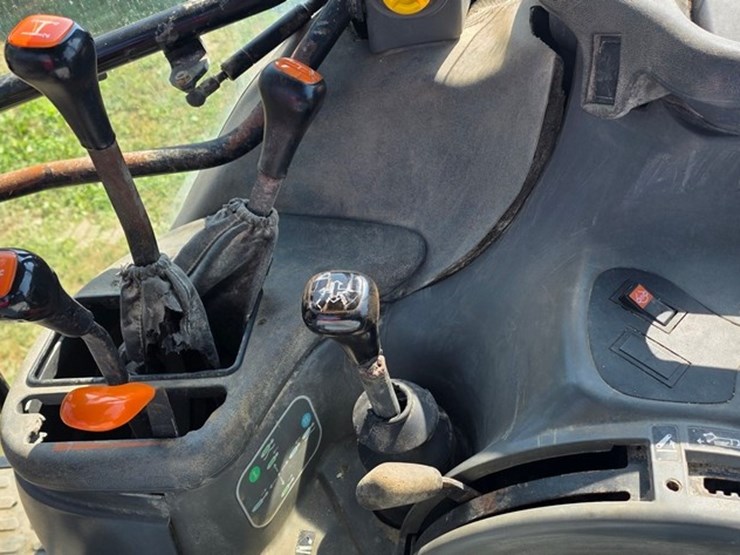new-holland-ts100-image-57