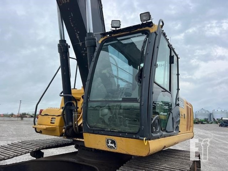 2014-deere-290g-lc-image-37