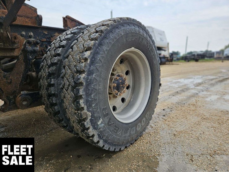 2000-kenworth-t800-image-27