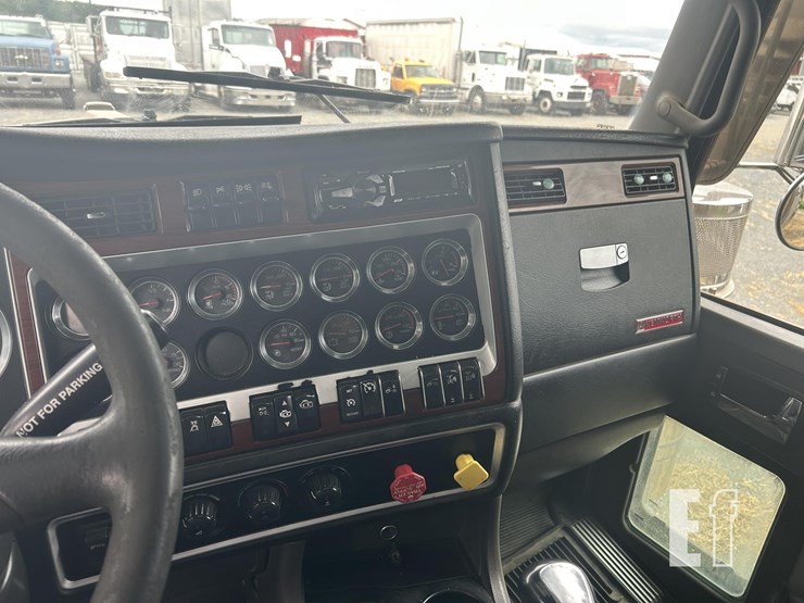 2006-kenworth-w900l-image-17