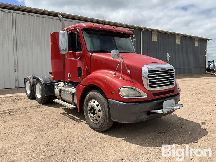 2007-freightliner-columbia-112-image-3