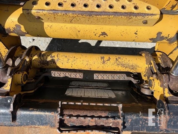 deere-250-image-23