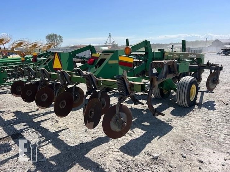 john-deere-2700-image-6