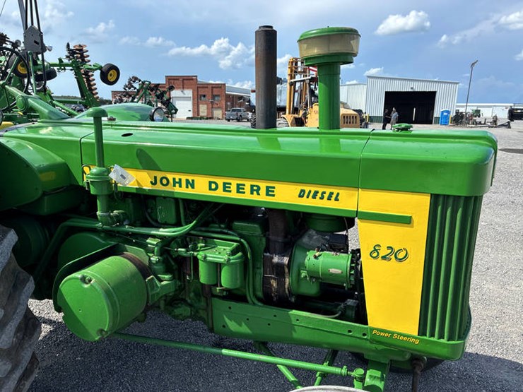 1958-john-deere-820-image-10