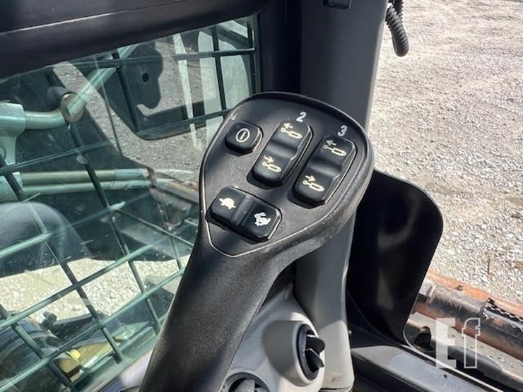 2020-new-holland-c332-image-41