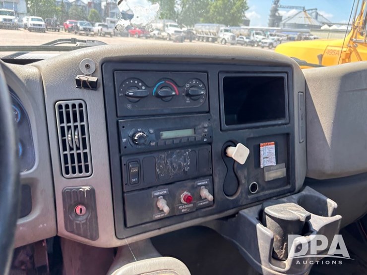 2012-international-durastar-4400-image-45