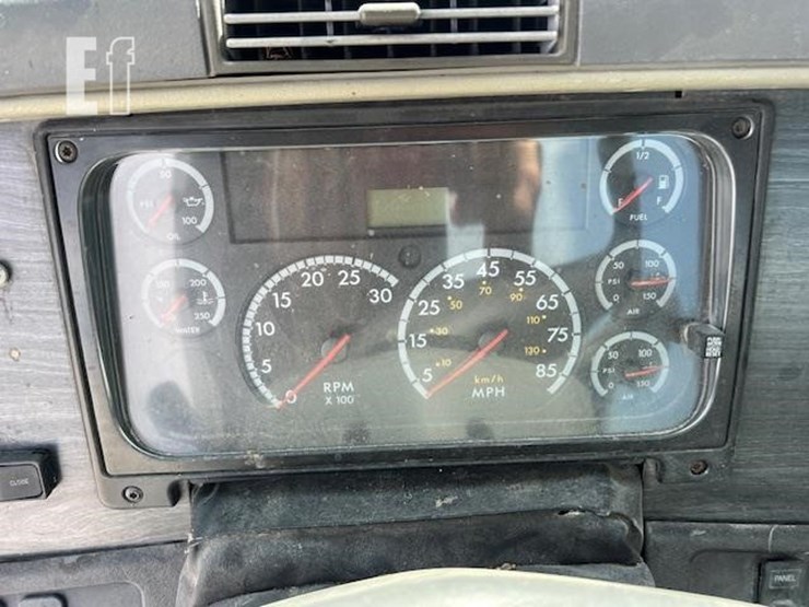 2008-freightliner-columbia-120-image-50