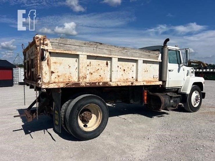 1987-ford-9000-image-3