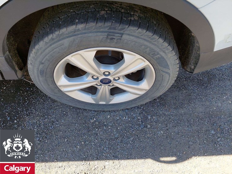 2016-ford-escape-se-image-19