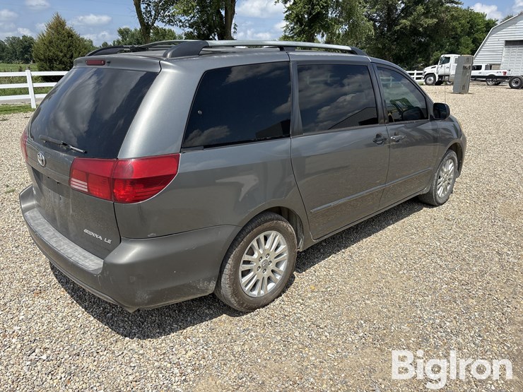 2004-toyota-sienna-image-5