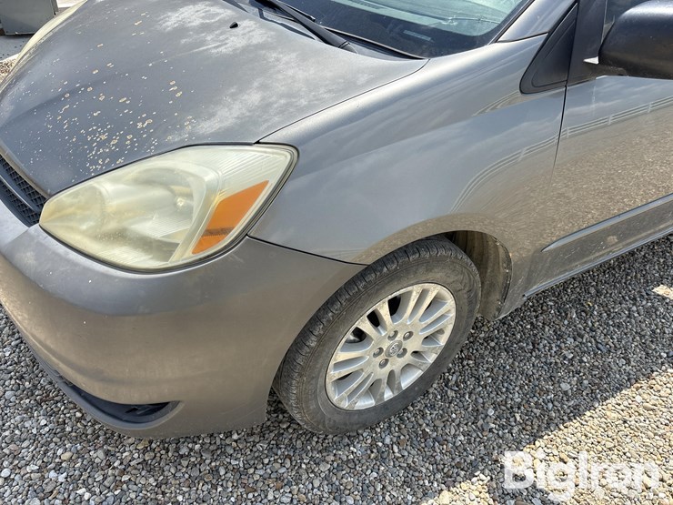 2004-toyota-sienna-image-9