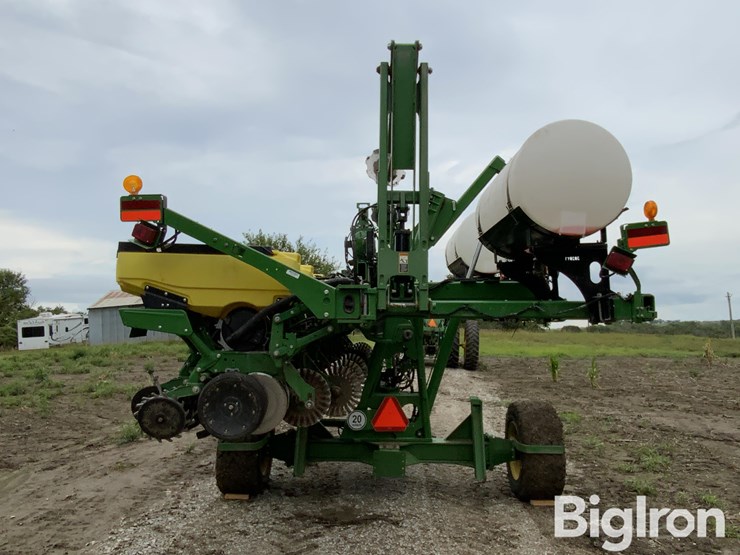 2021-john-deere-1745-image-6