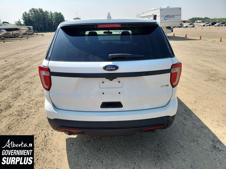 2017-ford-explorer-image-16
