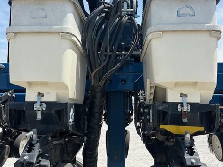 2011-kinze-3660-image-18