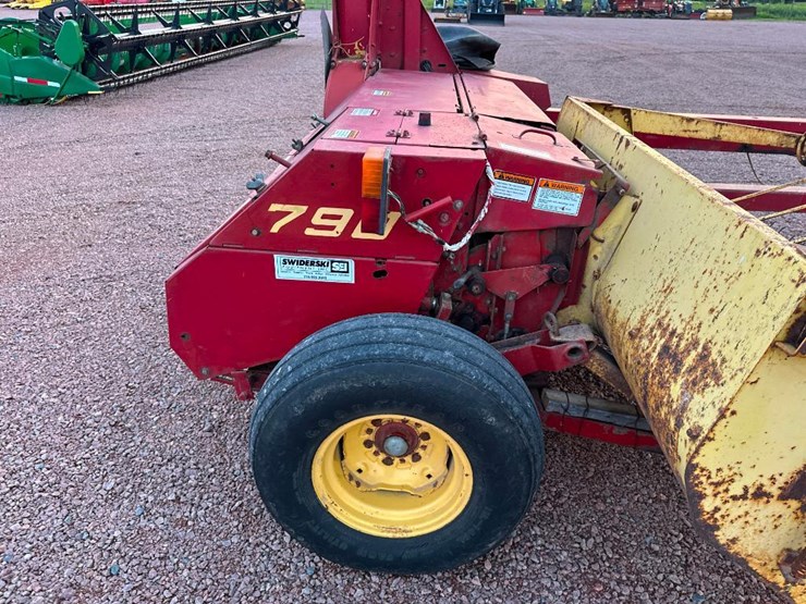 new-holland-790-image-15