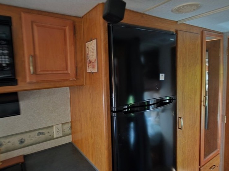 2003-fleetwood-2-axle-camper-(title)-image-46