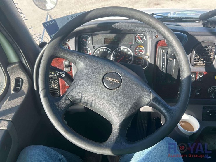 2019-freightliner-m2-106-landscape-dump-truck-image-9