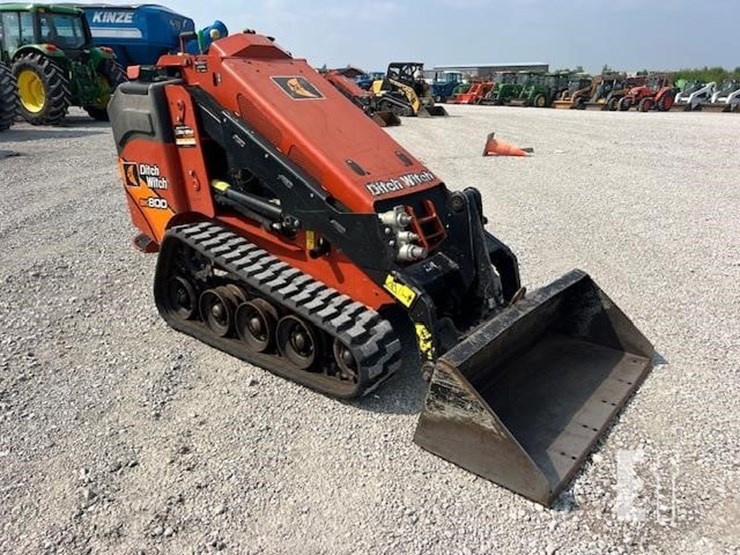 2021-ditch-witch-sk800-image-1