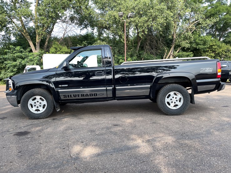 2002-chevrolet-silverado-1500-z71-image-2