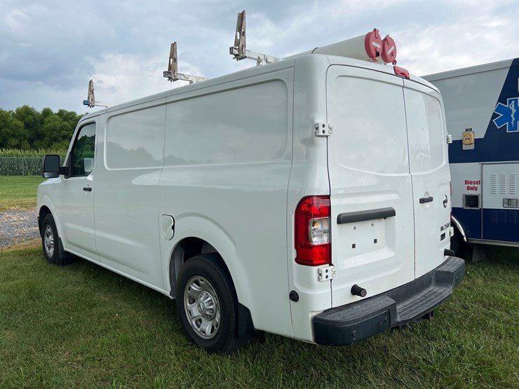 2015-nissan-nv2500-image-10
