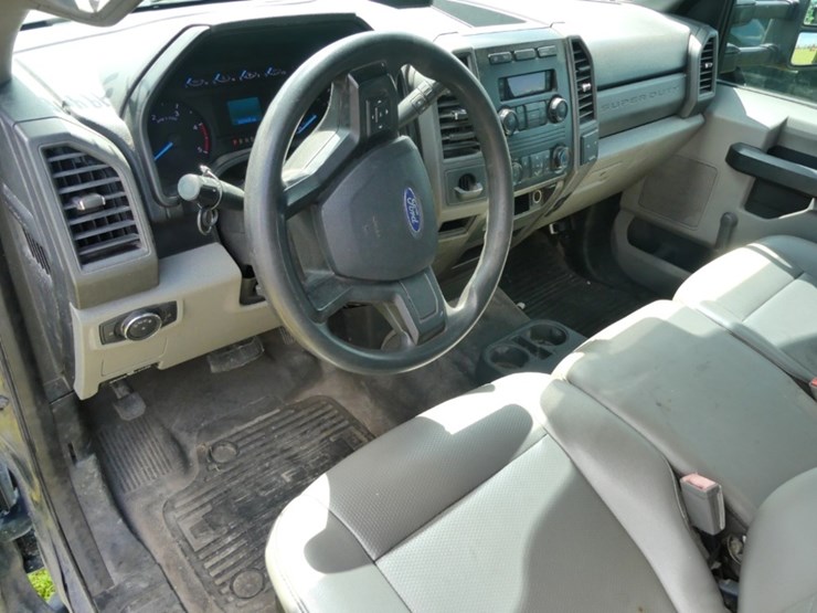 2019-ford-f350-xl-image-14