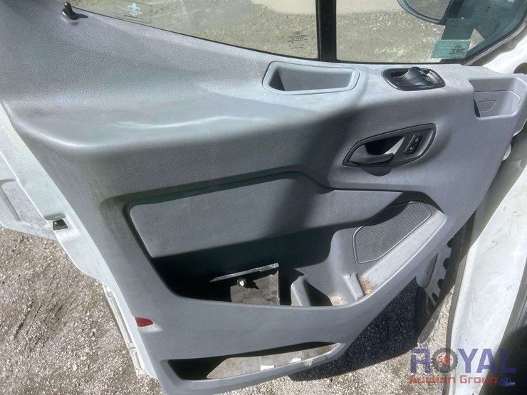 2016-ford-e350-image-12