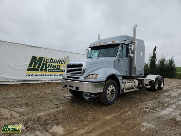 2006-freightliner-columbia-120-image-1