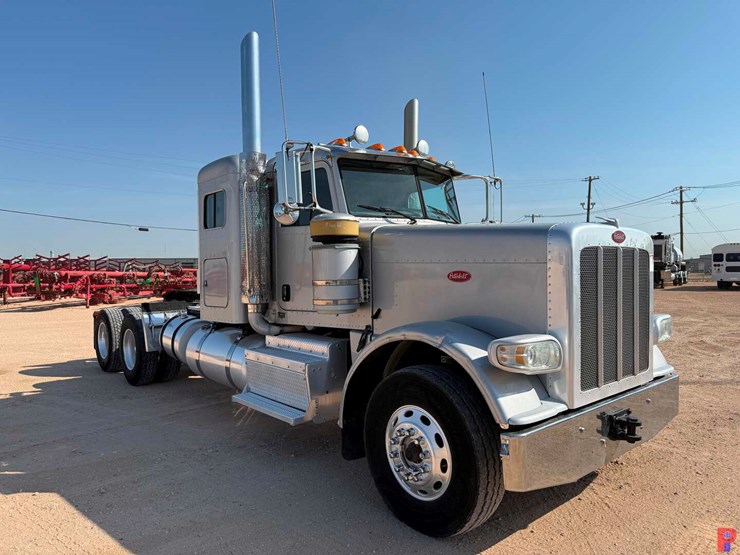 2013-peterbilt-388-image-2