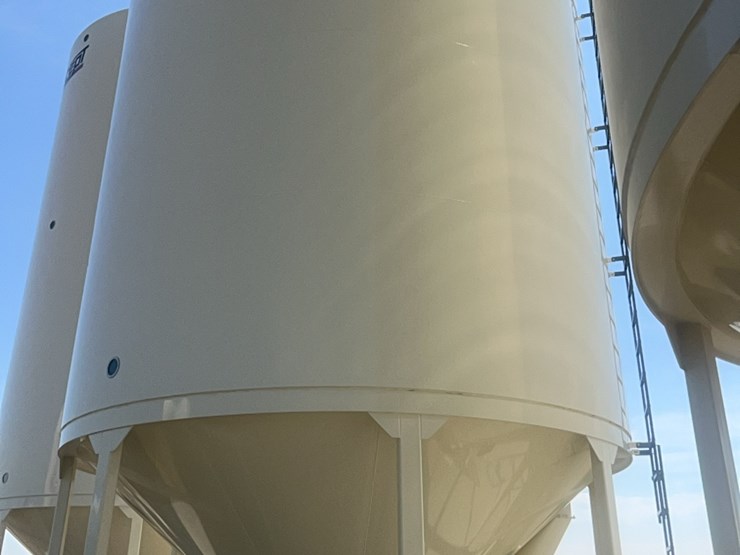concept-7,500-bu.-hopper-bin,-equipped-with-bin-fan-with-3-phase-agi-grainguard-10-hp-electric-motor.-image-23
