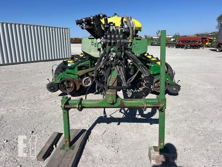 2009-john-deere-1770nt-image-12