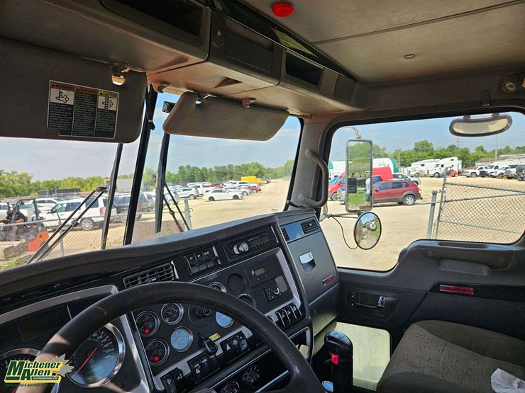 2010-kenworth-t800-image-17