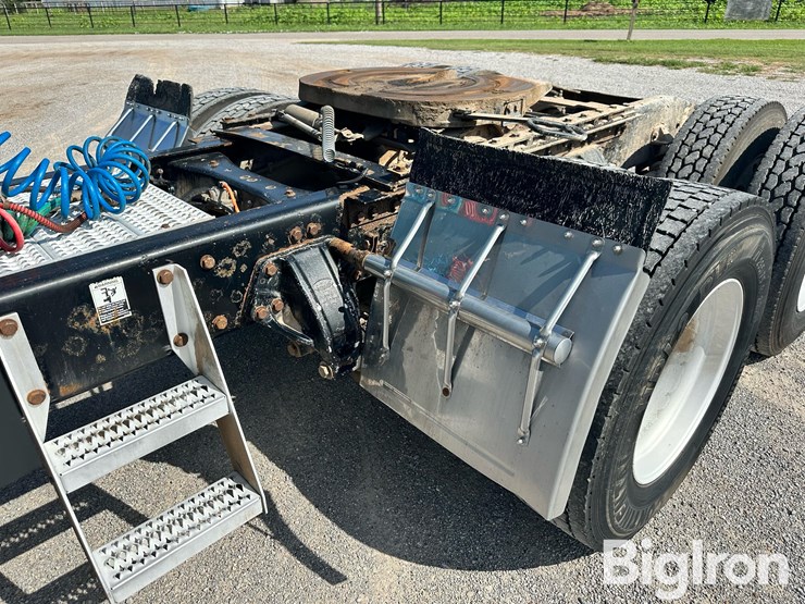2005-peterbilt-379-image-11