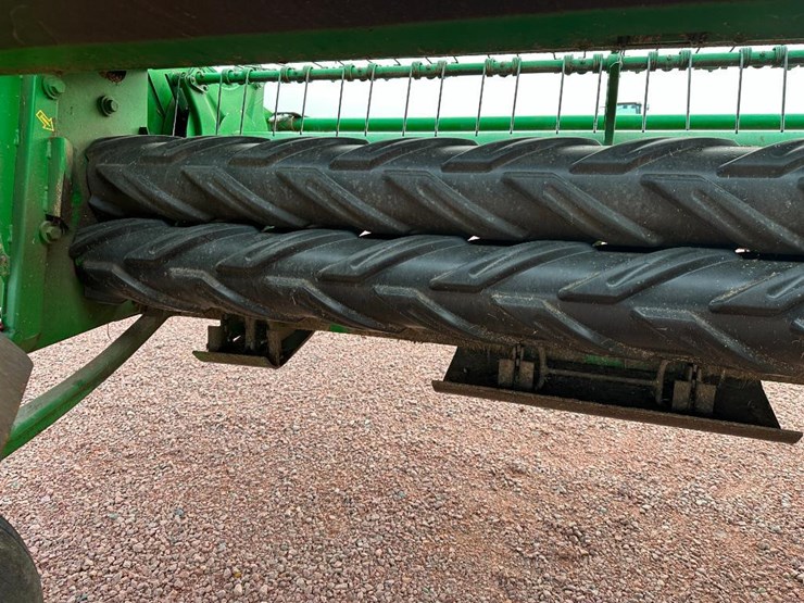 john-deere-820-image-23