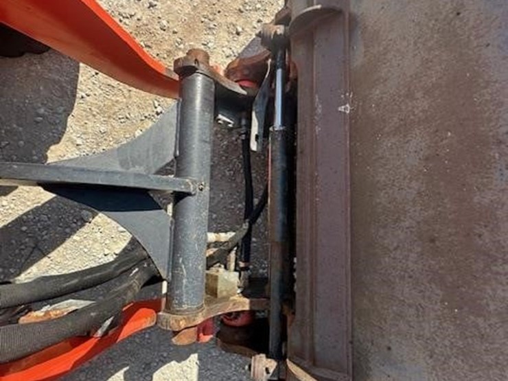 2020-kubota-r630-image-14