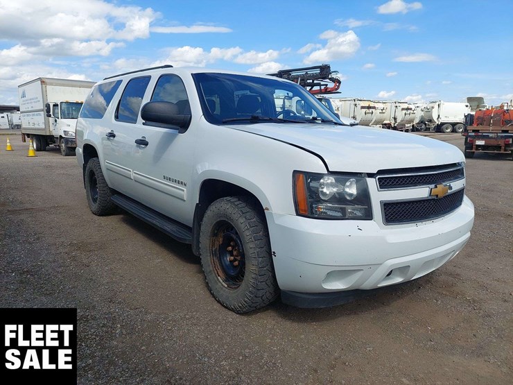 2014-chevrolet-suburban-image-2