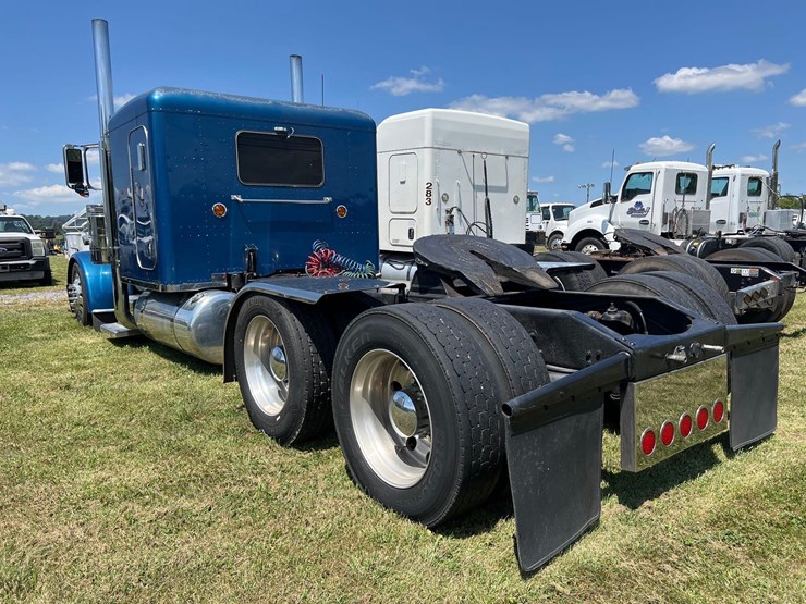 2008-peterbilt-389-image-9