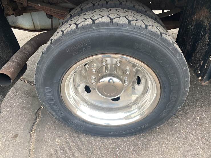 2003-ford-f550-image-36