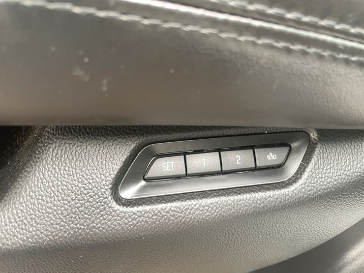 2017-cadillac-escalade-image-29