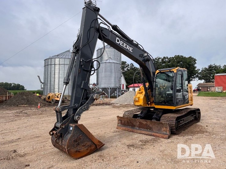 2012-deere-135d-image-2