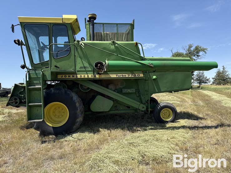 1975-john-deere-7700-image-8