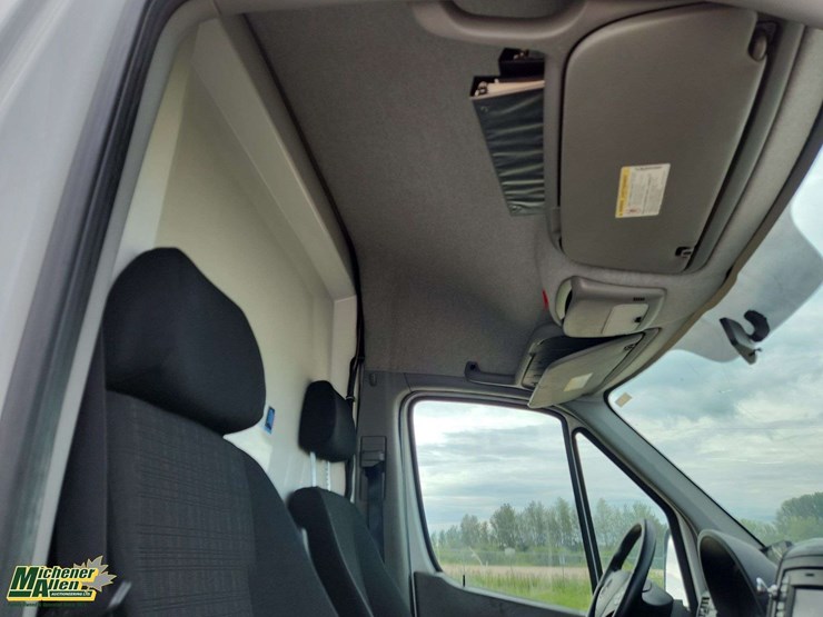 2016-mercedes-benz-sprinter-2500-image-31