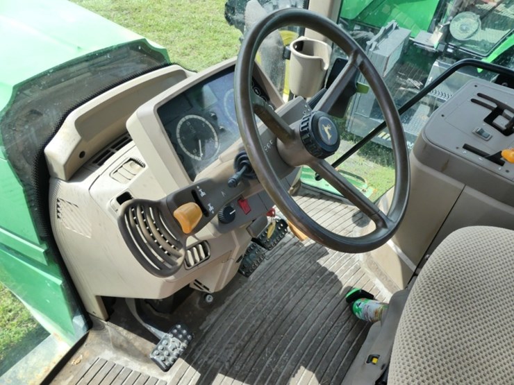 2014-john-deere-6125m-image-11